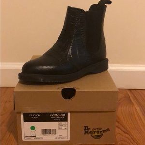 Flora Dr. Martens